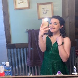 Beautiful green prom dress!